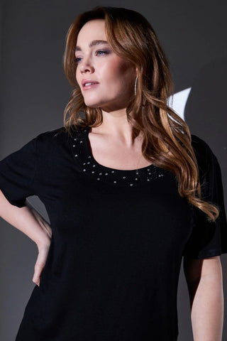 T-SHIRT CON APPLICAZIONI ADI STRASS CURVY